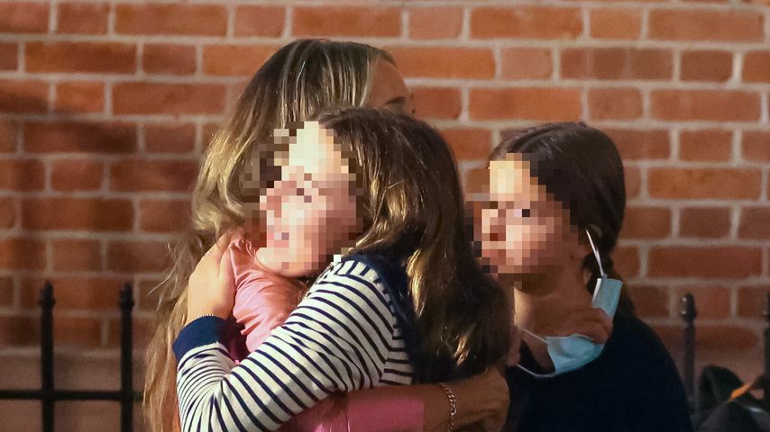 Superselten: Sarah Jessica Parker knuddelt Tochter am Set