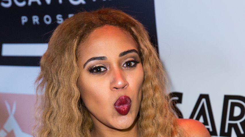 Sarah Joelle Jahnel macht einen Kussmund