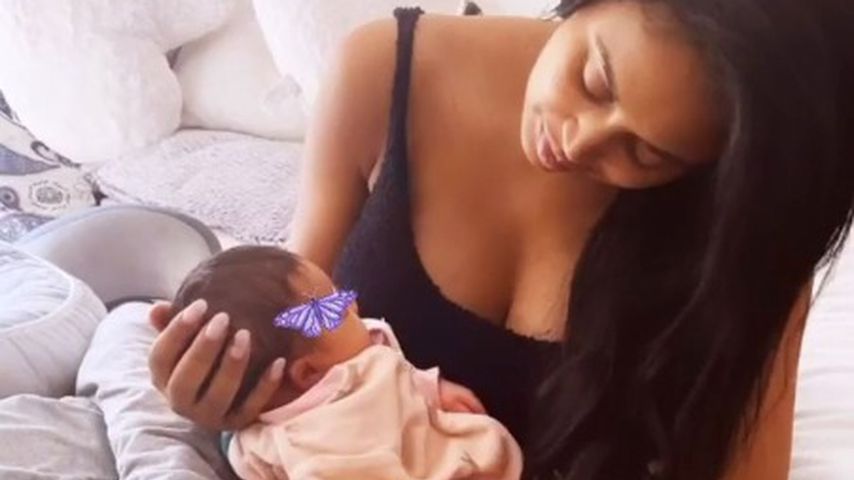 Sarah Joelle Jahnel mit ihrer Tochter