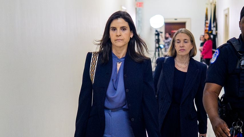 Sarah Kellen trifft zu einer vertraulichen Befragung des House Oversight Committee im Kapitol in Washington ein