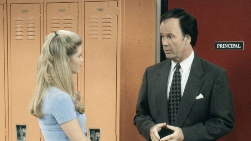 Sarah Lancaster und Dennis Haskins in einer Szene aus "Saved by the Bell: The New Class" (Staffel 3, 1995)