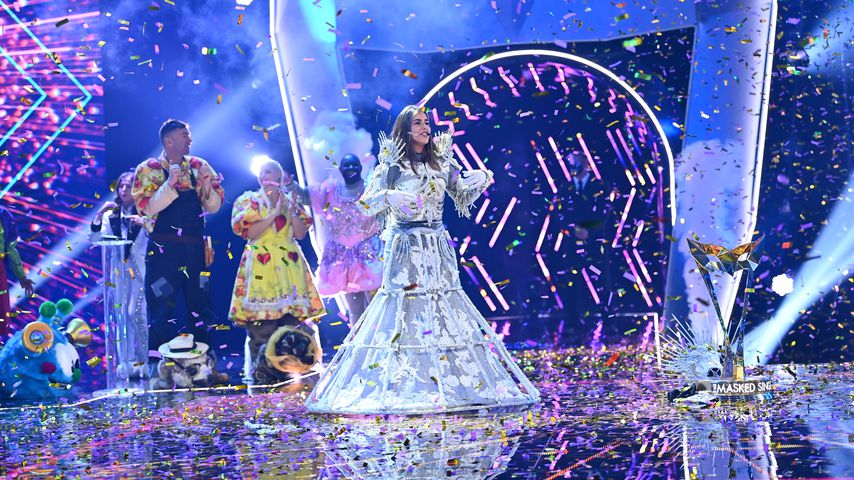 Mega-Jubel: So happy ist Sarah mit "The Masked Singer"-Sieg