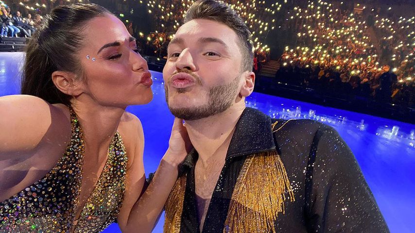 Sarah Lombardi und Joti Polizoakis bei "Holiday on Ice"