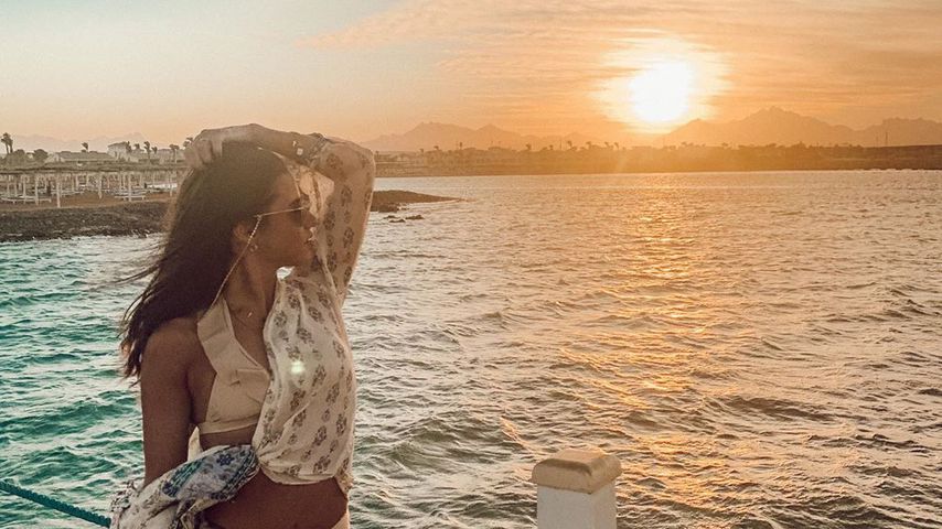 Sarah Lombardi turtelt mit Unbekanntem auf Liege im Urlaub!