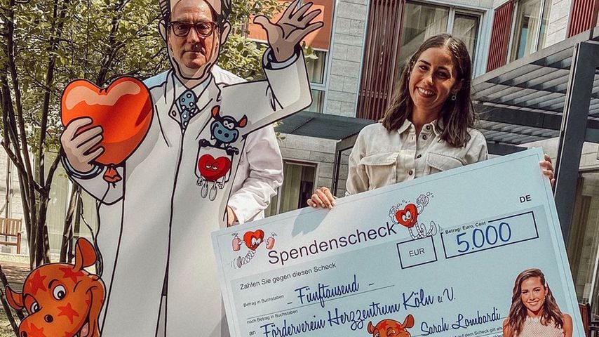 Sarah Lombardi vor dem Herzzentrum Köln, Mai 2020