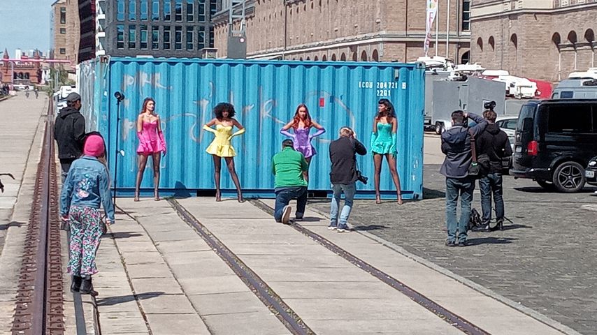 Sarah P., Maureen, Jacky und Lijana beim Final-Shooting von GNTM 2020