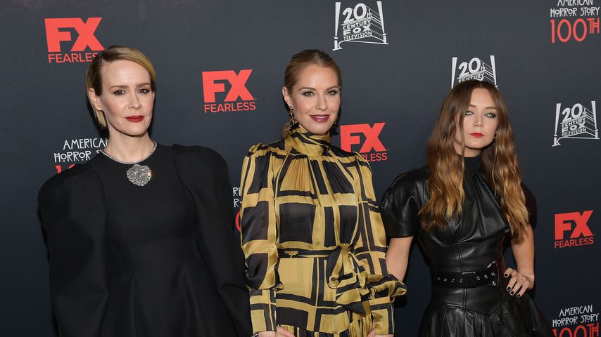 Leslie Grossman mit ihren "American Horror Story"-Kollegen Sarah Paulson und Billie Lourd