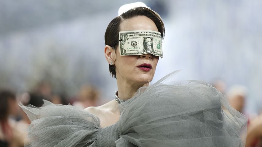 Geld-Maske: Sarah Paulson löst Shitstorm bei Met Gala aus