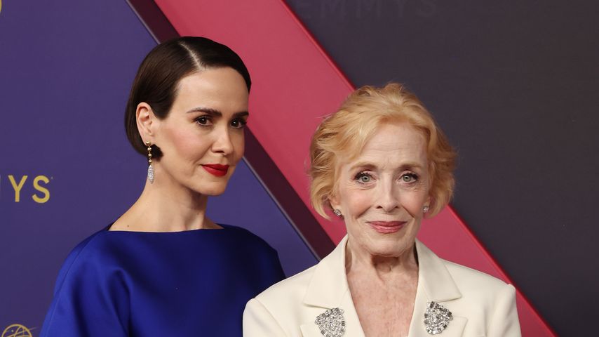 Sarah Paulson und ihre Holland strahlen auf rotem Teppich