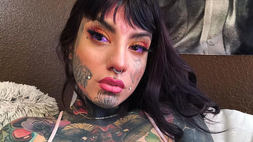 Tattoo-Model verliert durch Augen-Einfärbung das Sehvermögen