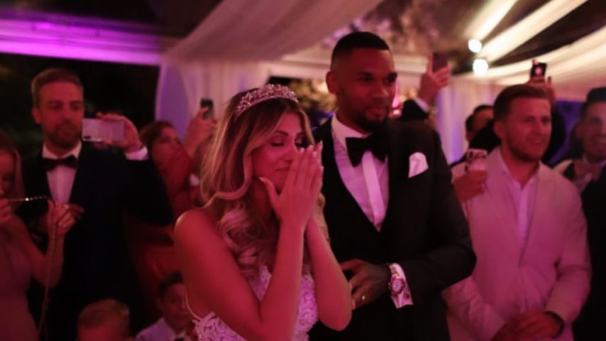 Sarah und Dominic Harrison auf ihrer Hochzeit 2019