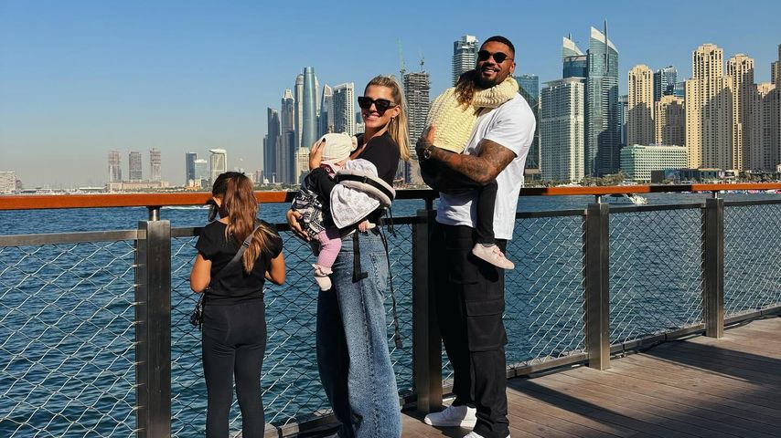 Sarah und Dominic Harrison mit ihren Kindern, Januar 2025