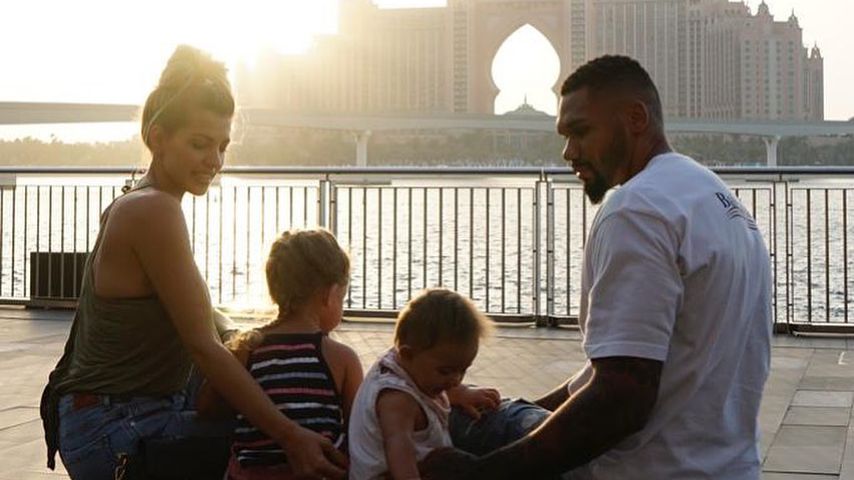 "Wahre Liebe": Die Harrisons posten ein neues Familienfoto