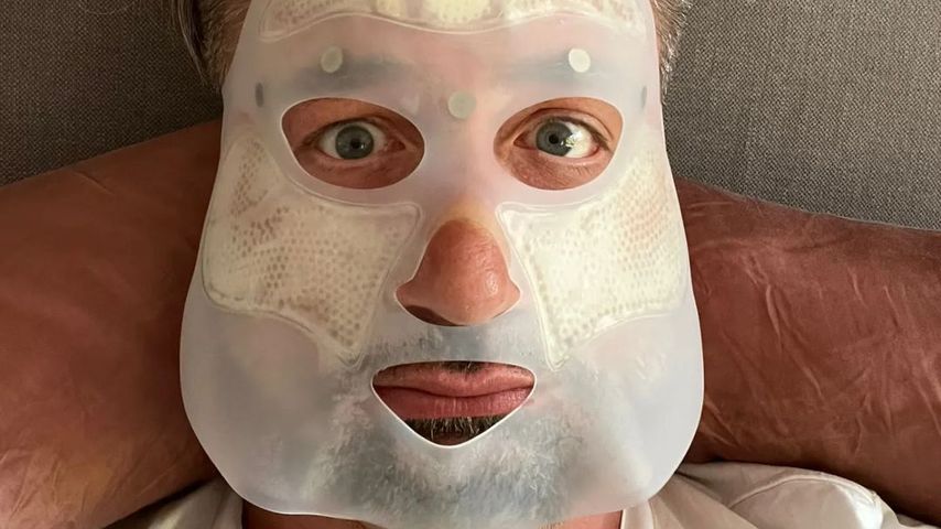 Coole Methode: Welcher Star kühlt sich hier so kreativ ab?