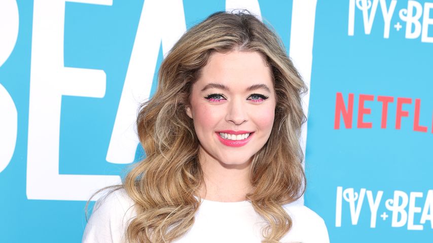 Sasha Pieterse posiert bei einer Premiere