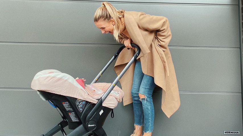 So bespaßt Neu-Mami Scarlett Gartmann ihr Töchterchen