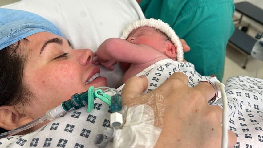 Scarlett Moffatt mit ihrem Baby