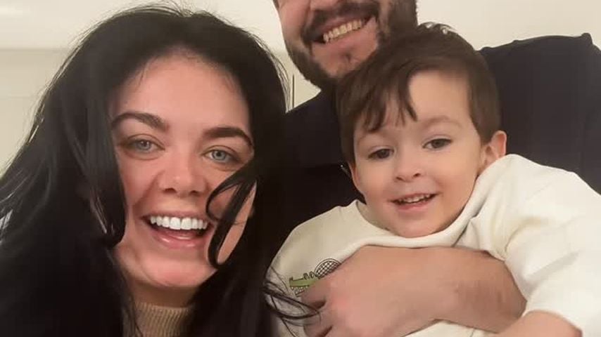 Scarlett Moffatt, Scott Dobinson und Sohn Jude verkünden ihre zweite Schwangerschaft im April 2026