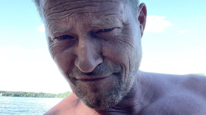 "Alter Falter": Fans feiern Til Schweigers Lachfalten-Selfie