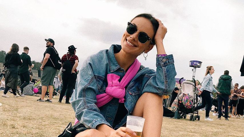 Schauspielerin Janina Uhse auf einem Musik-Festival