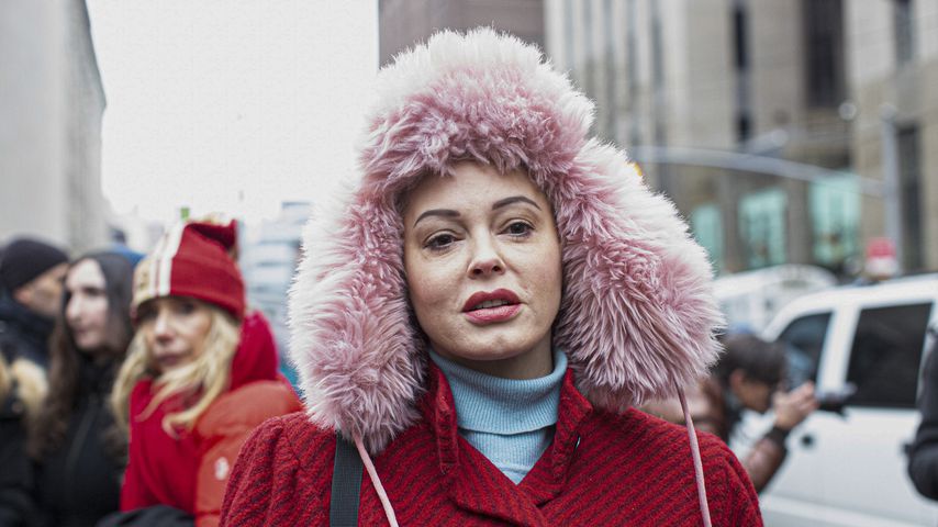 Schauspielerin Rose McGowan bei einer Pressekonferenz zum Harvey-Weinstein-Prozess