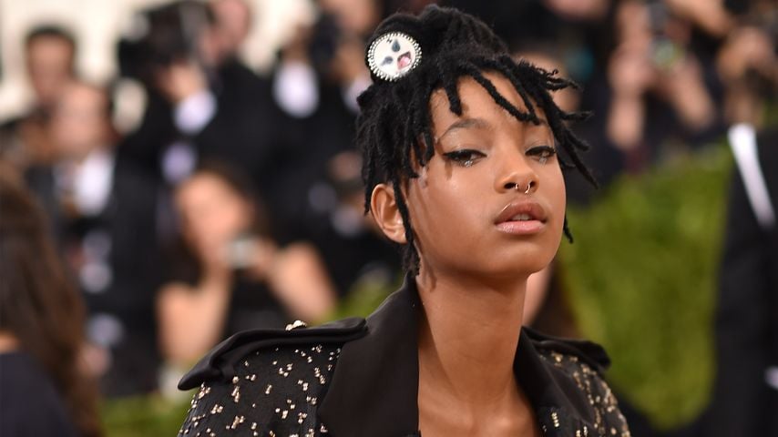 Zu erotisch? Willow Smith (13) mit Älterem im Bett