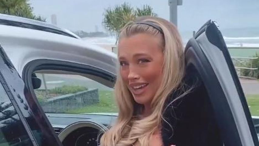 Ups! Tammy Hembrow steckt mit XXL-Babybauch in Autotür fest