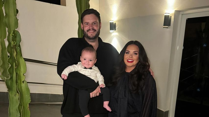 Scott Dobinson und Scarlett Moffatt mit ihrem Sohn Jude