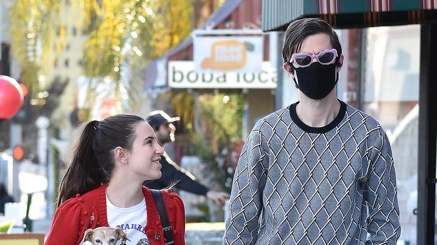 Süß: Scout Willis händchenhaltend mit ihrem Jake unterwegs