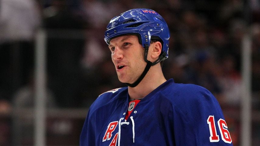 Sean Avery im Trikot der New York Rangers während Spiel 3 der Eastern-Conference-Viertelfinals 2011 im Madison Square Garden