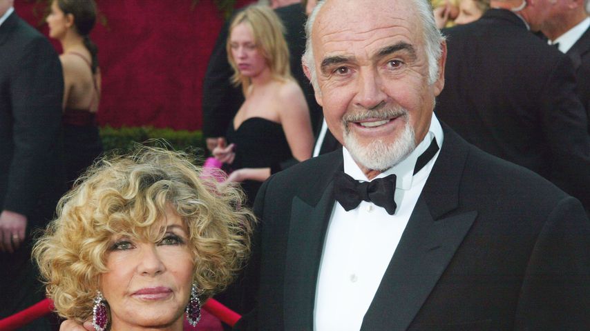 Sean Connery mit seiner Frau Micheline bei den Oscars 2004