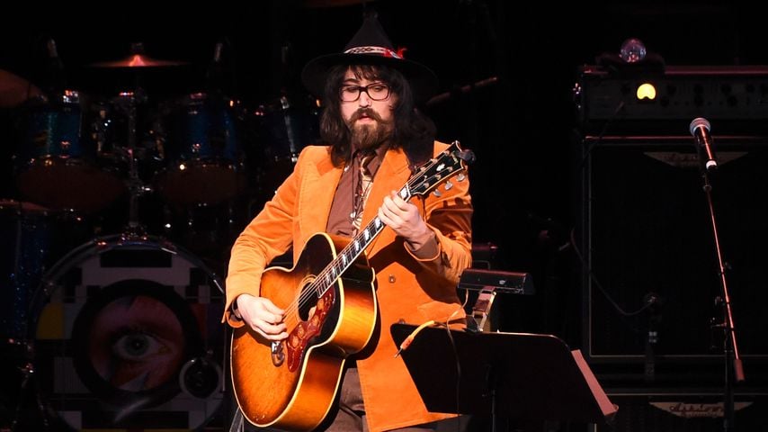 Sean Lennon bei einem Konzert, 2016