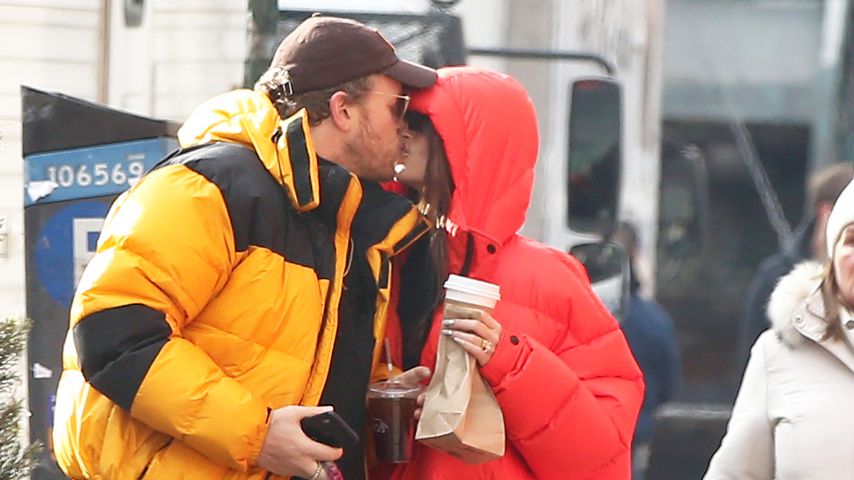 Voll verliebt: Emily Ratajkowski knutscht ihren Ehemann ab