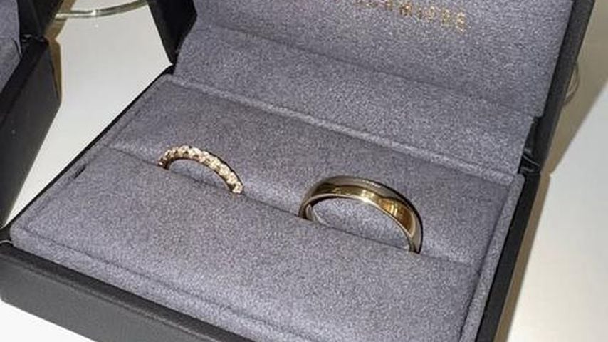 Ex-"Bachelor" Sebastian Klaus postet ein Bild der Eheringe, Screenshot.