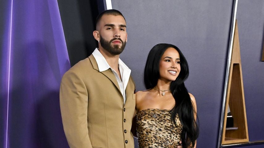 Sebastian Lletget und Becky G bei den American Music Awards 2025 im Fontainebleau Las Vegas