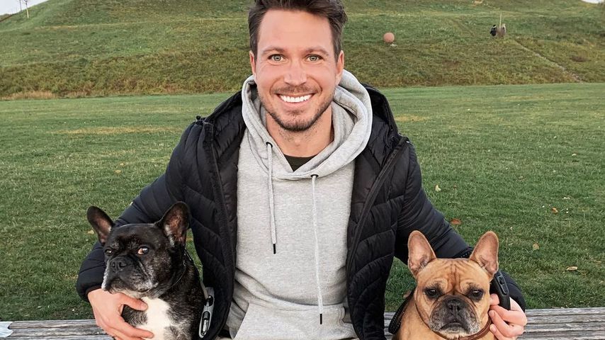 Sebastian Pannek mit seinen Hunden Louis und Lotti