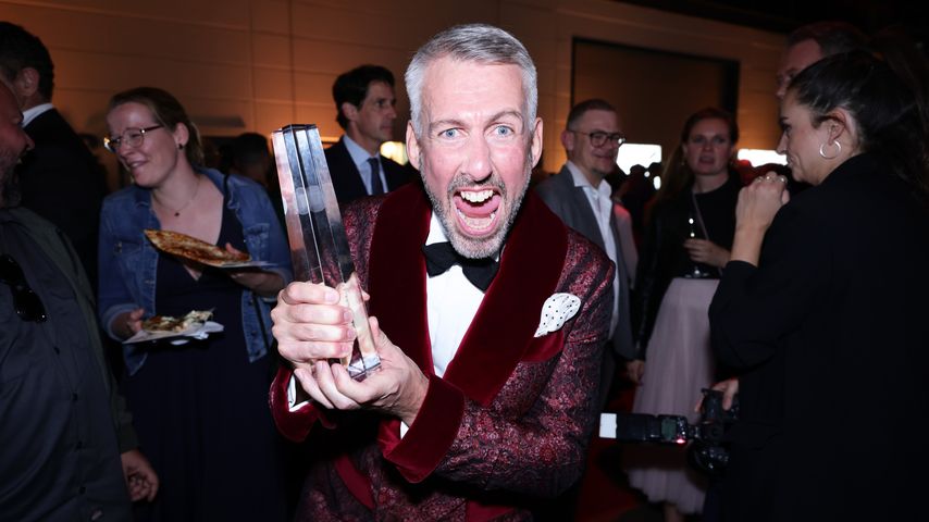 Sebastian Pufpaff mit seinem Deutschen Fernsehpreis