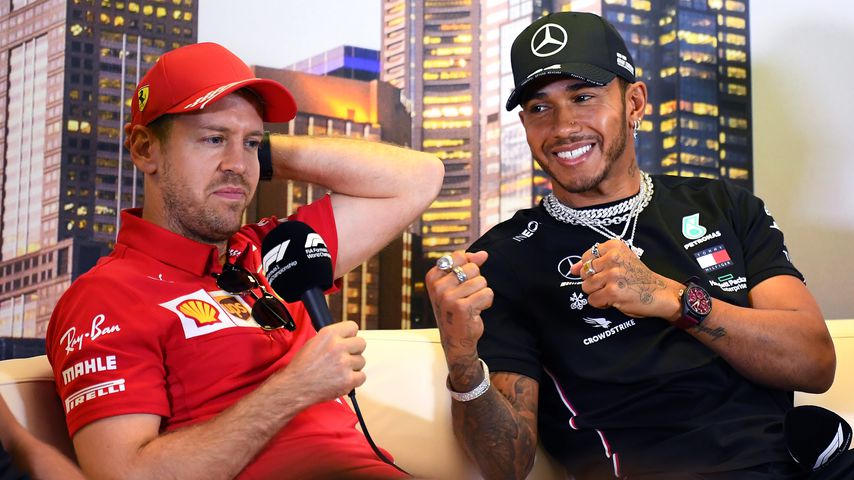 Sebastian Vettel und Lewis Hamilton bei einer F1-Pressekonferenz in Melbourne im März 2020