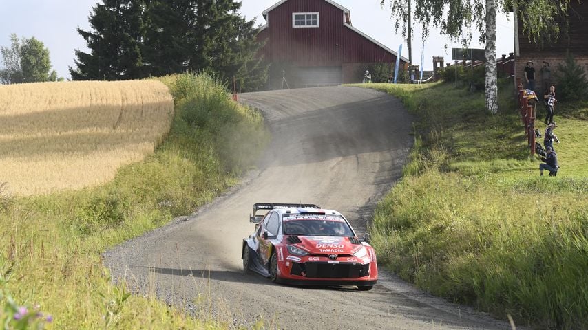 Sebastien Ogier und Vincent Landais im Toyota GR Yaris Rally1 bei der Rallye Finnland in Jyvaskyla