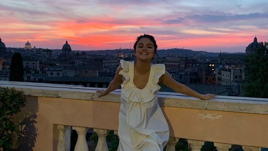 In Italien: So lässig feiert Selena ihren 27. Geburtstag