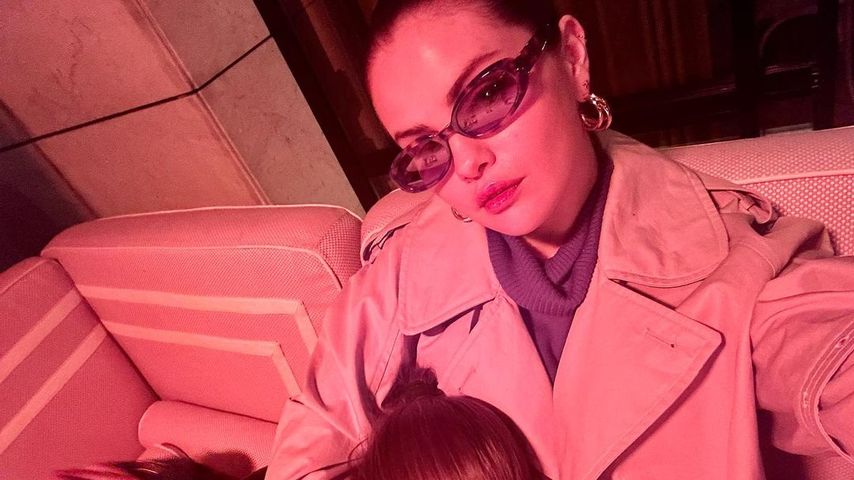 Selena Gomez mit einer Freundin in Paris im Mai 2023