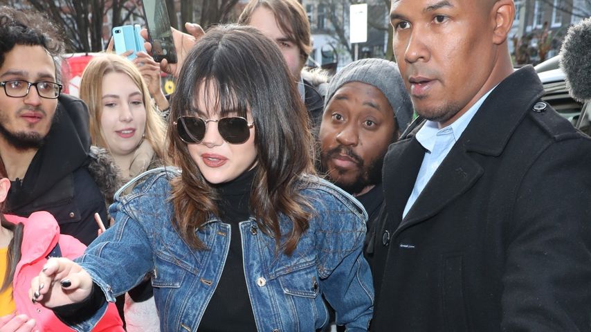 Selena Gomez in einem Jeans-Outfit in London im Dezember 2019
