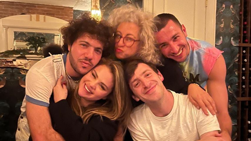 Selena Gomez und Benny Blanco mit Freunden
