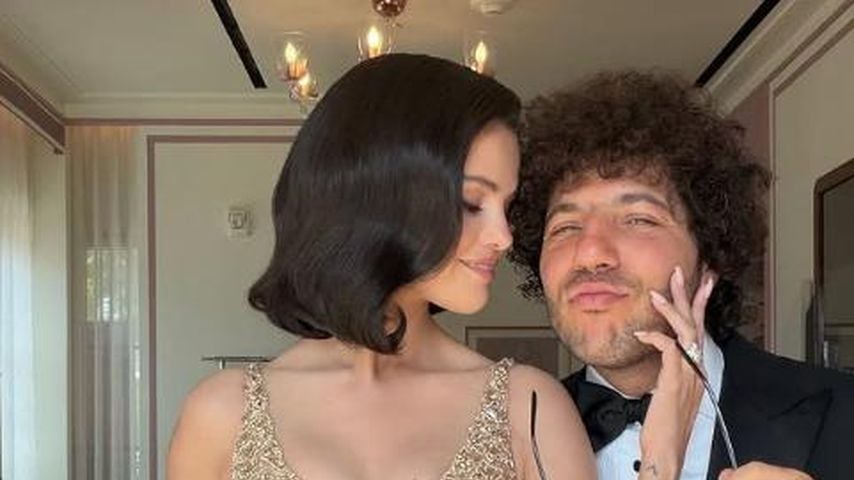Selena Gomez glänzt in Gold auf Taylor Swifts Hochzeit