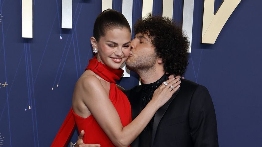 Selena Gomez und Benny Blanco turteln bei den Emmy Awards