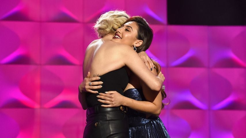 Selena Gomez und Francia Raisa im November 2027
