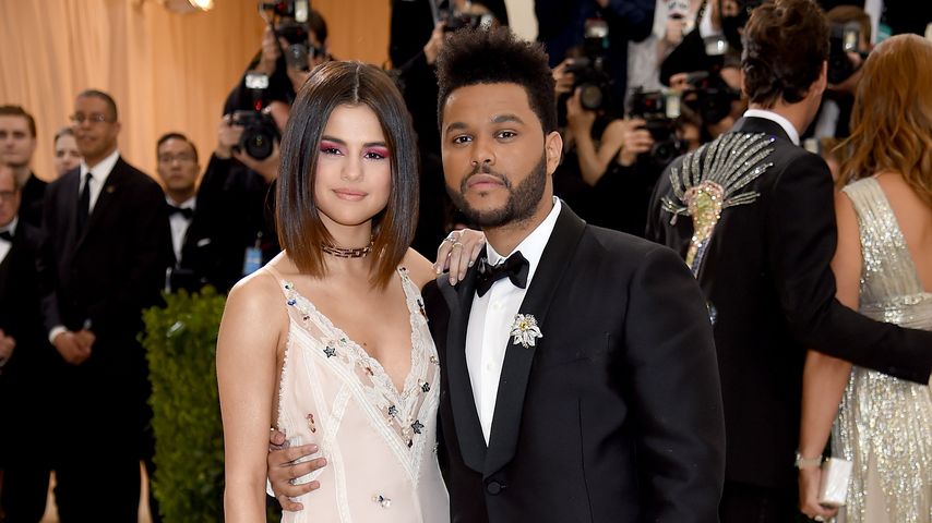 Selena Gomez und The Weeknd auf der Met Gala 2017