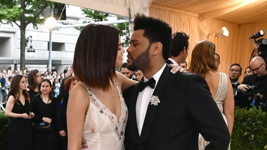 Selena Gomez und The Weeknd auf der Met Gala 2017