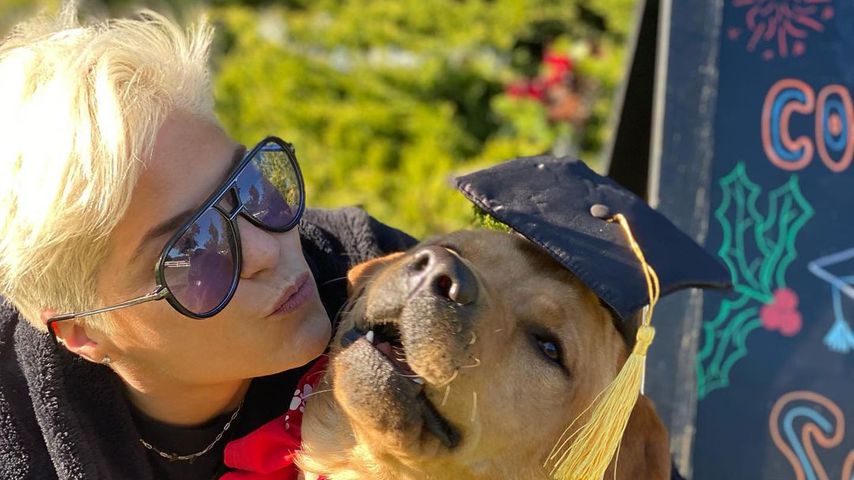 Selma Blair und ihr Assistenzhund Scout im Dezember 2021