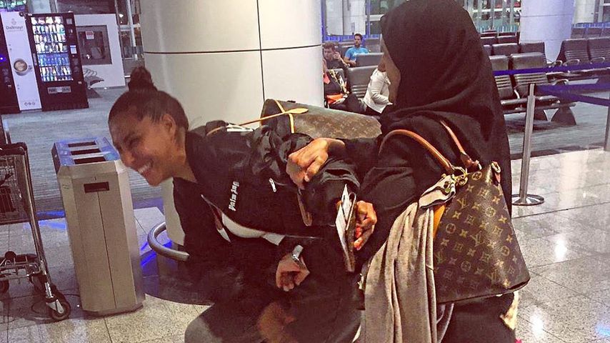 Senna Gammour am Flughafen, Oktober 2019